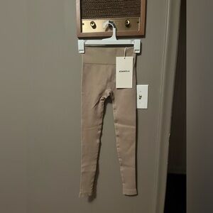 NWT Adanola Ribbed Leggings in Safari Beige